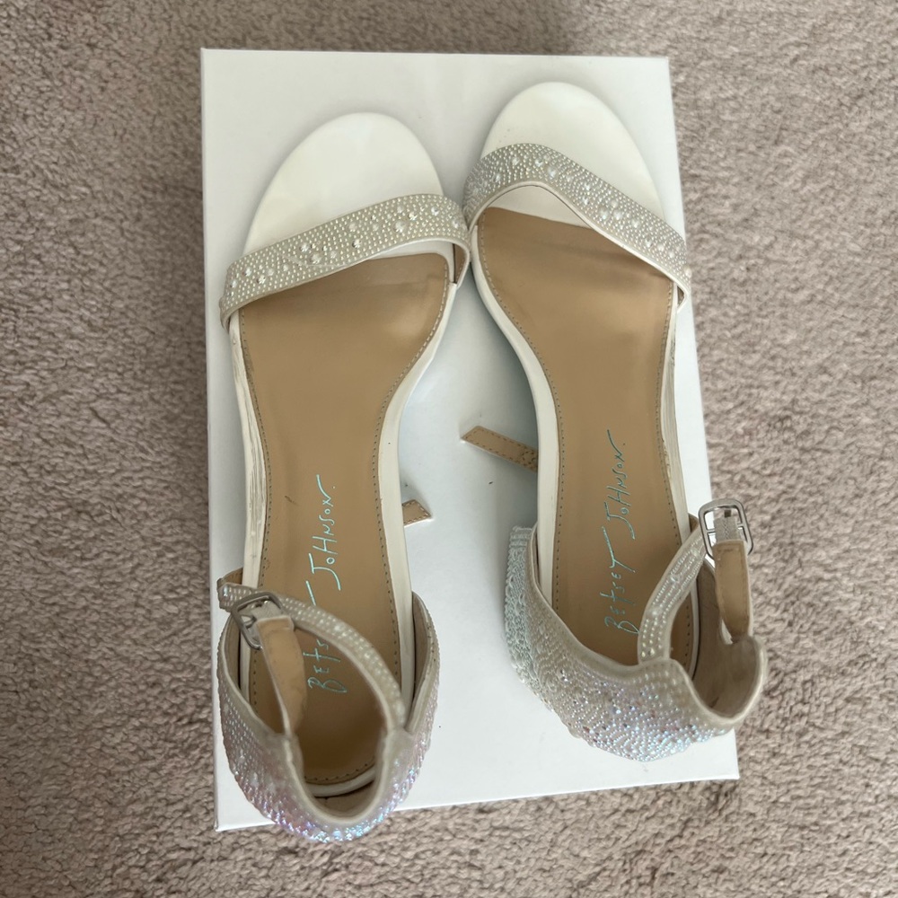 Betsey Johnson Mari white wedding shoes - Picture 6 of 10